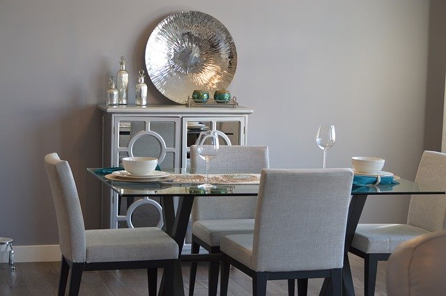 Trois façons de transformer votre salon en une salle de dîner parfaite